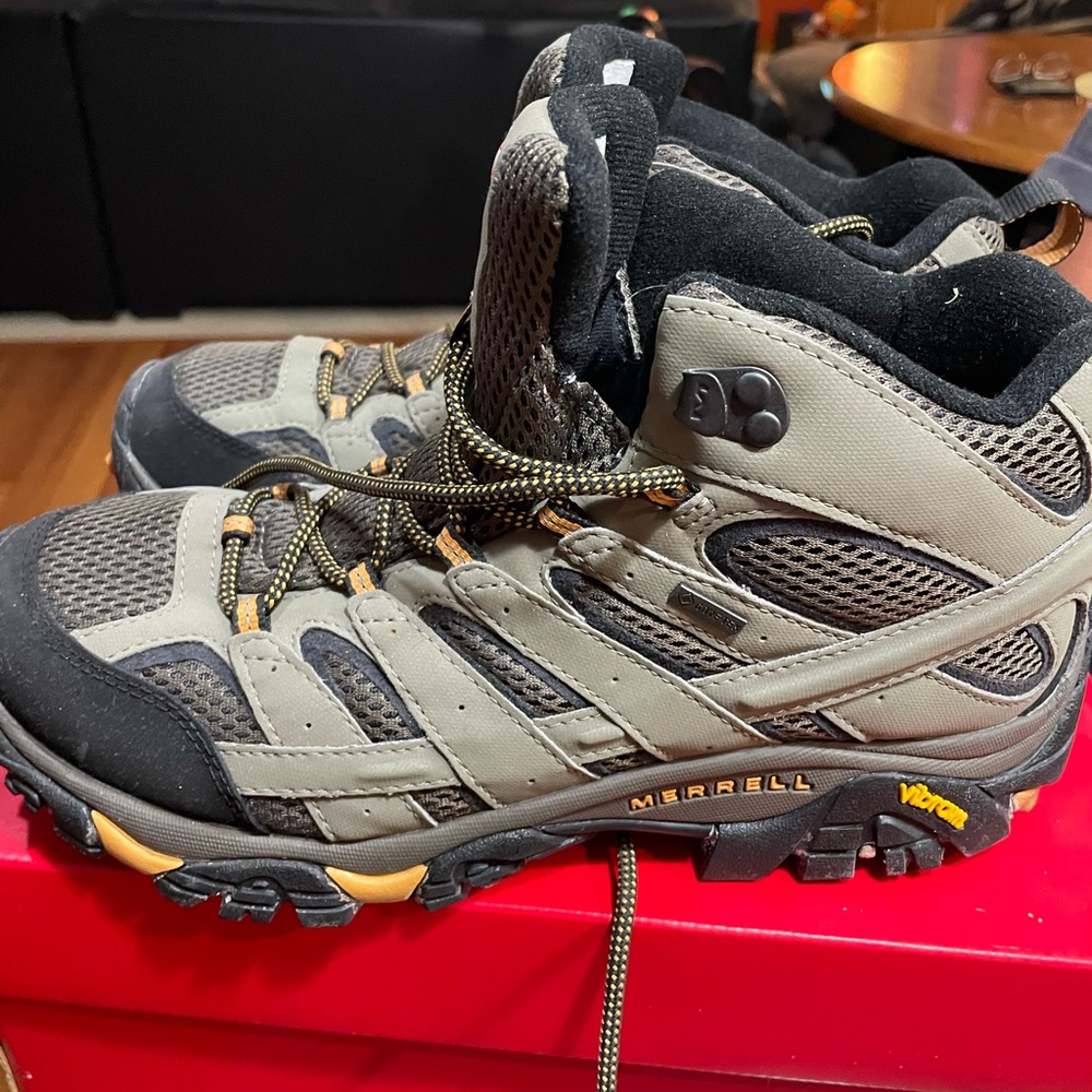 Merrell Outdoor Boots in Black and Brown